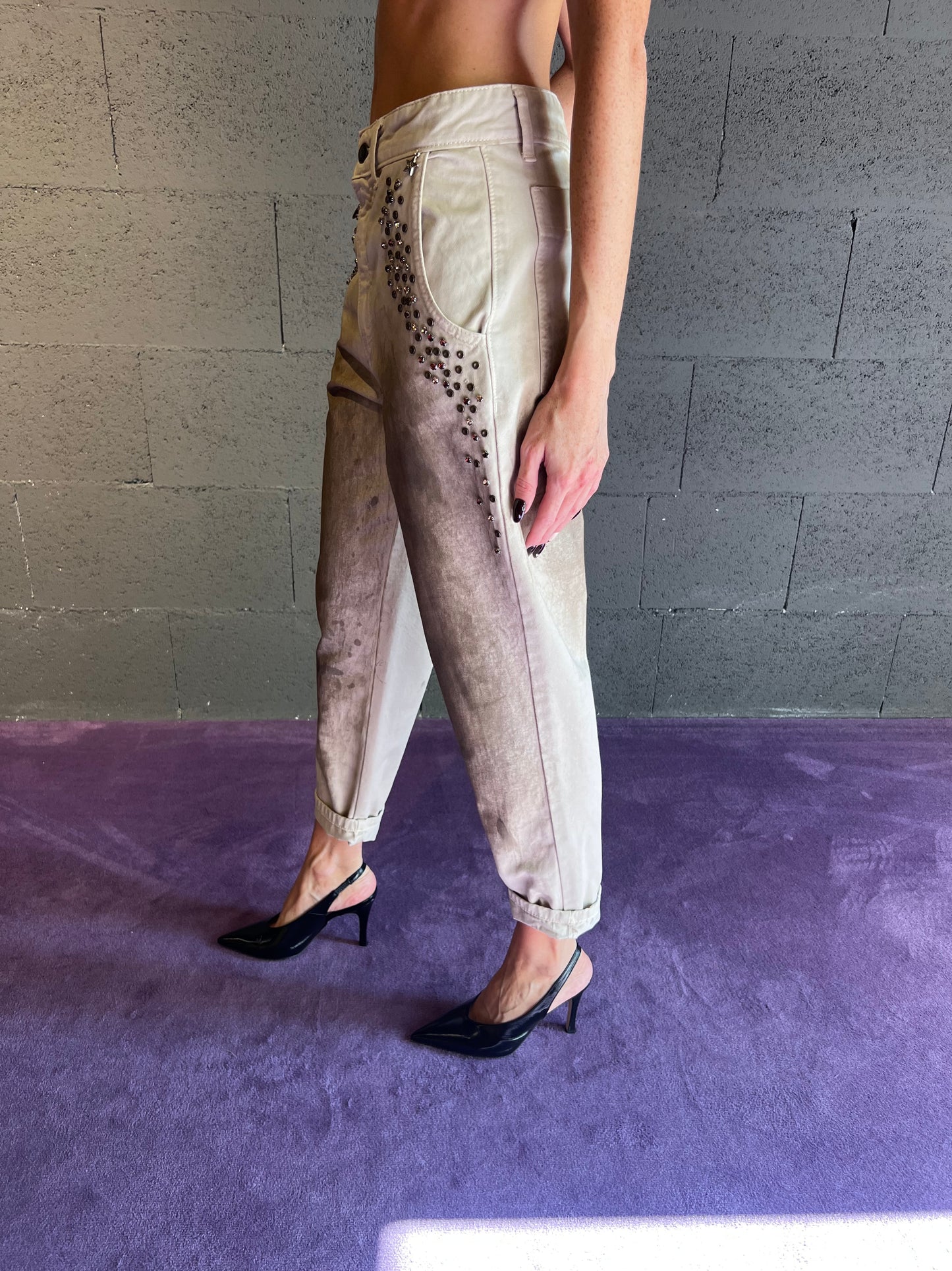 Jeans spalmato con borchie SOUVENIR art. S38M0809 colore beige