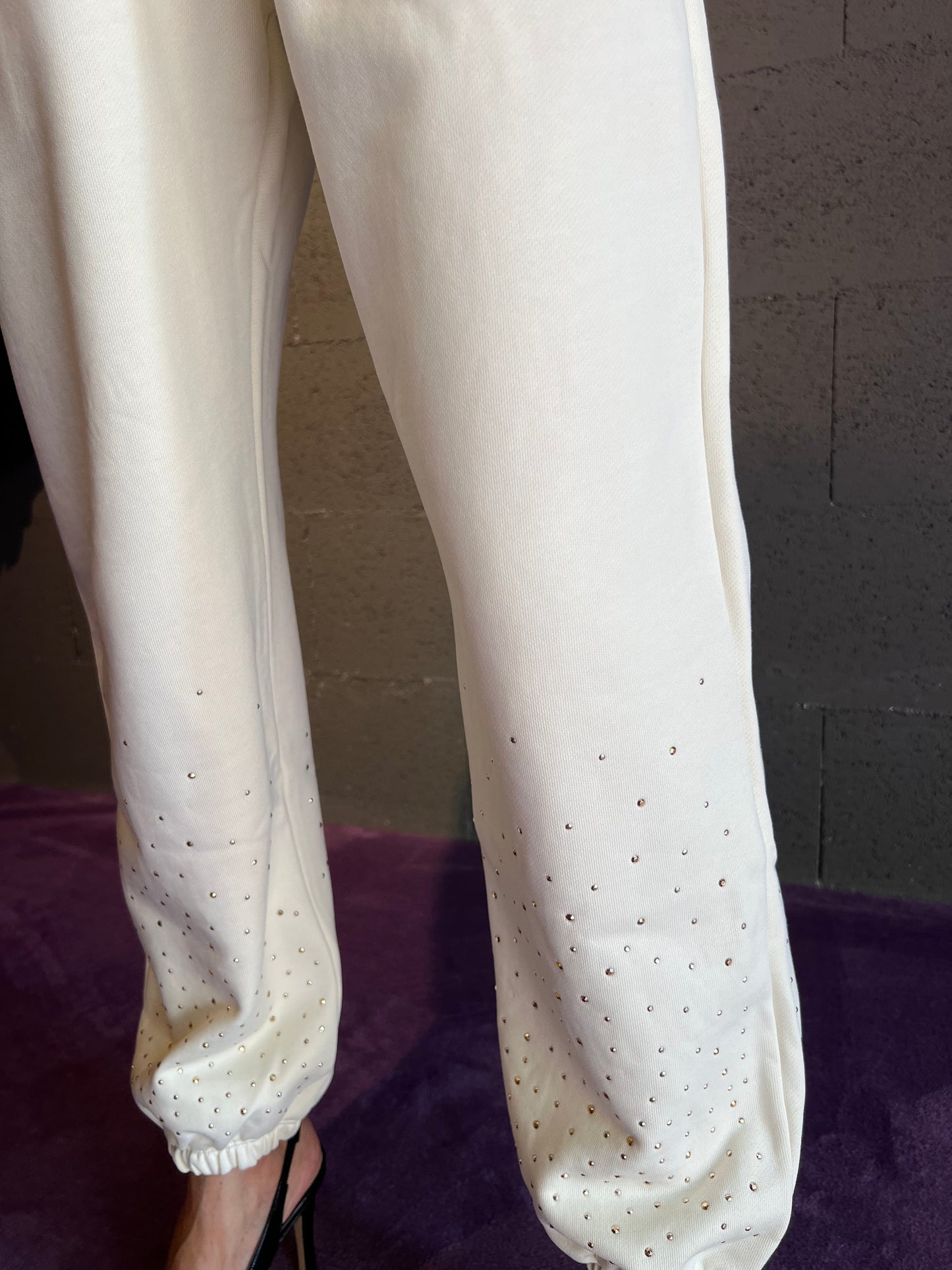 Pantalone in felpa con slip in vista e glitter sulla gamba DISCLAIMER art. 25IDS55309 colore panna e nero