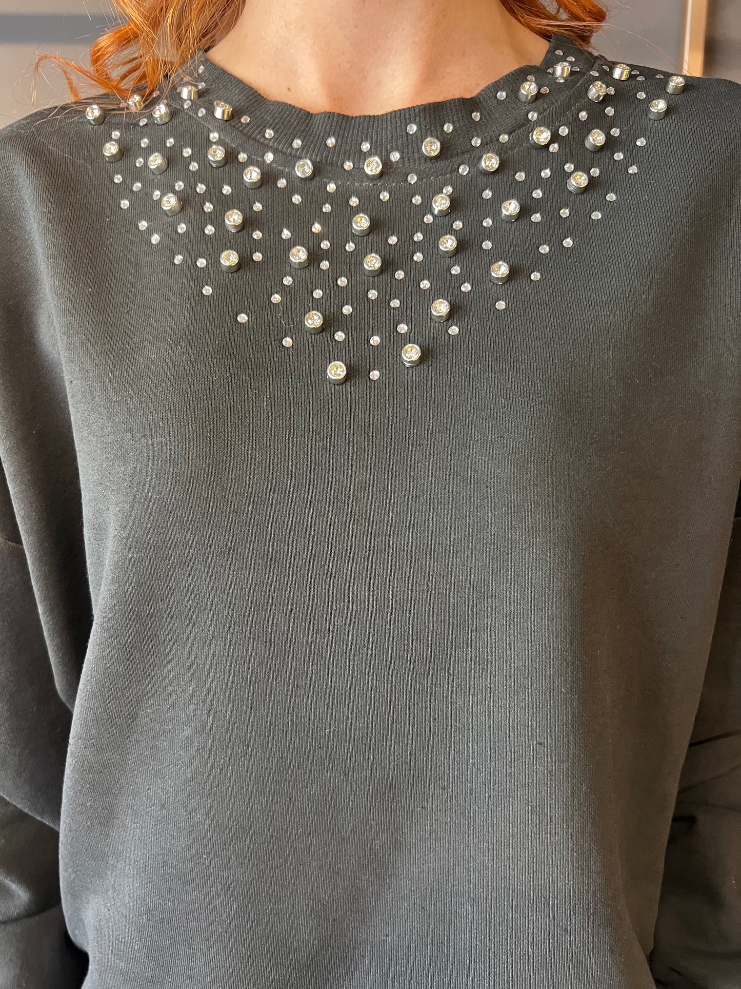 Felpa con collo in pietre HAVEONE art. FFW-P031 colore nero