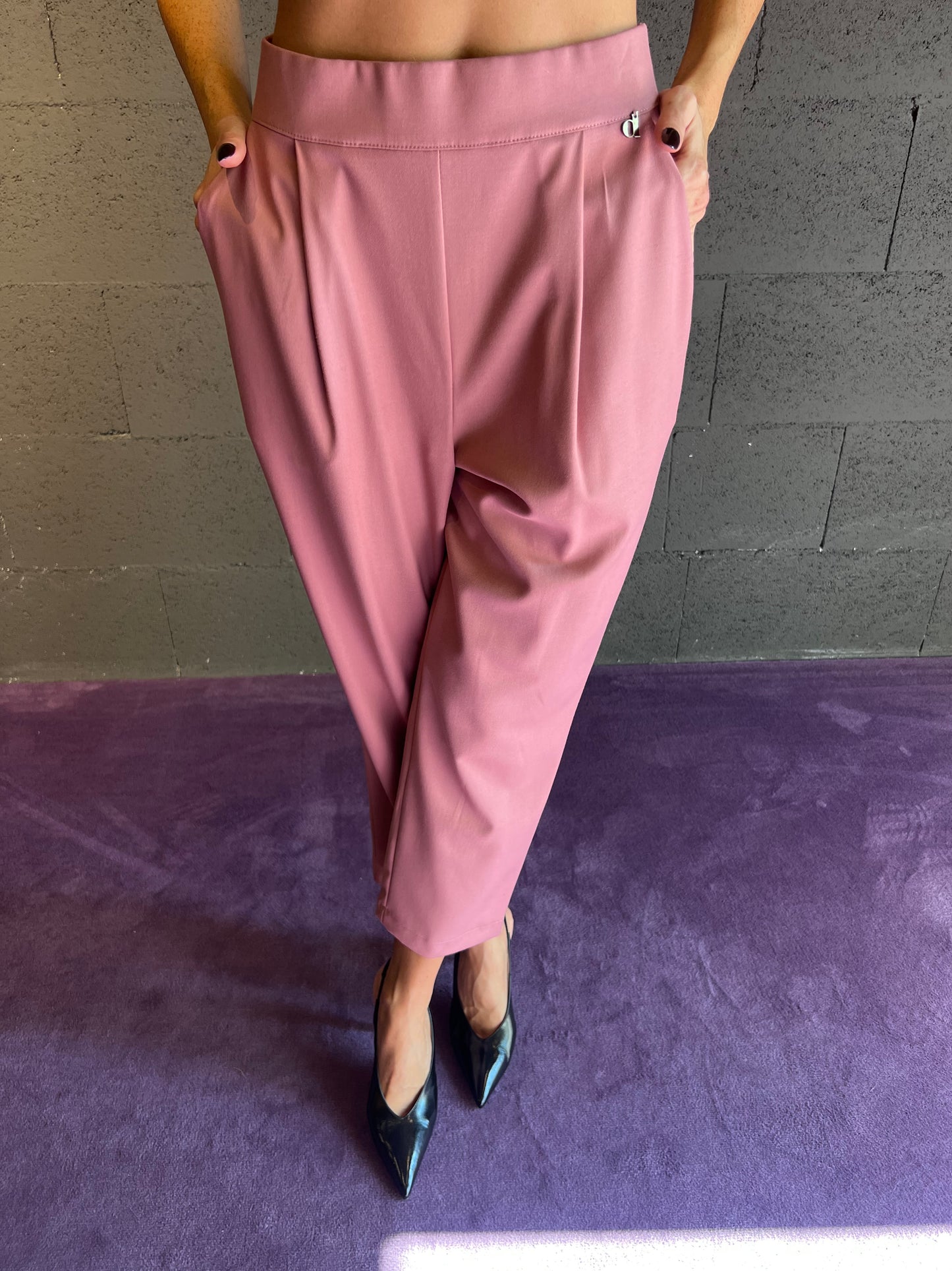 Pantalone con pences stretto sotto DIXIE art. PDDIKIIA colore rosa e nero