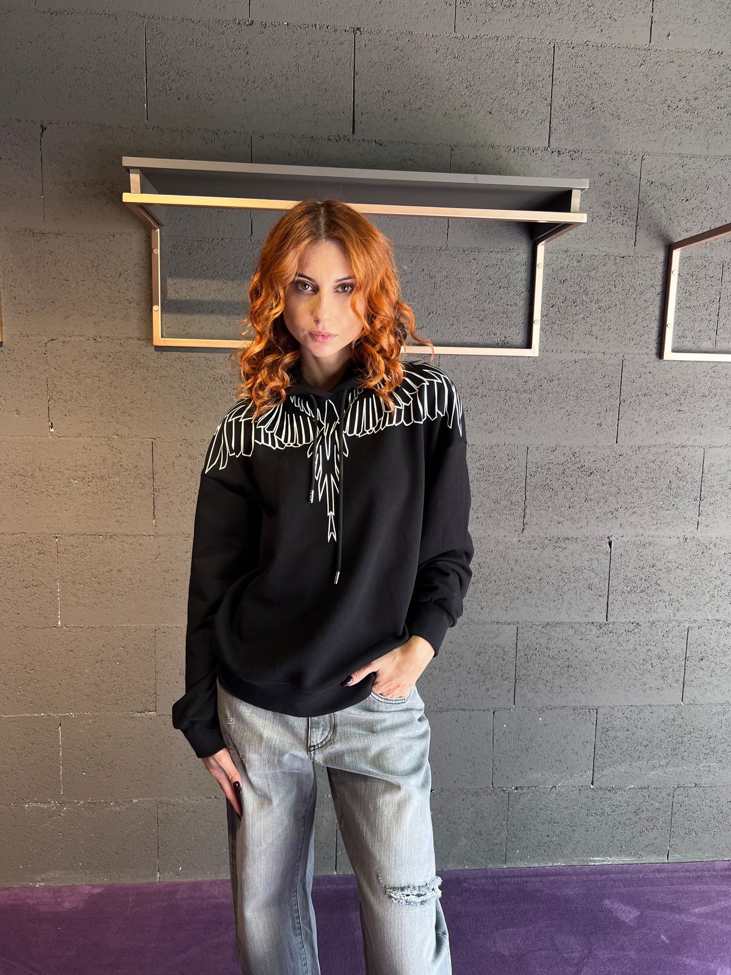 Felpa con cappuccio con logo iconico MARCELO BURLON art. 25ICM30013 colore nero e rosa