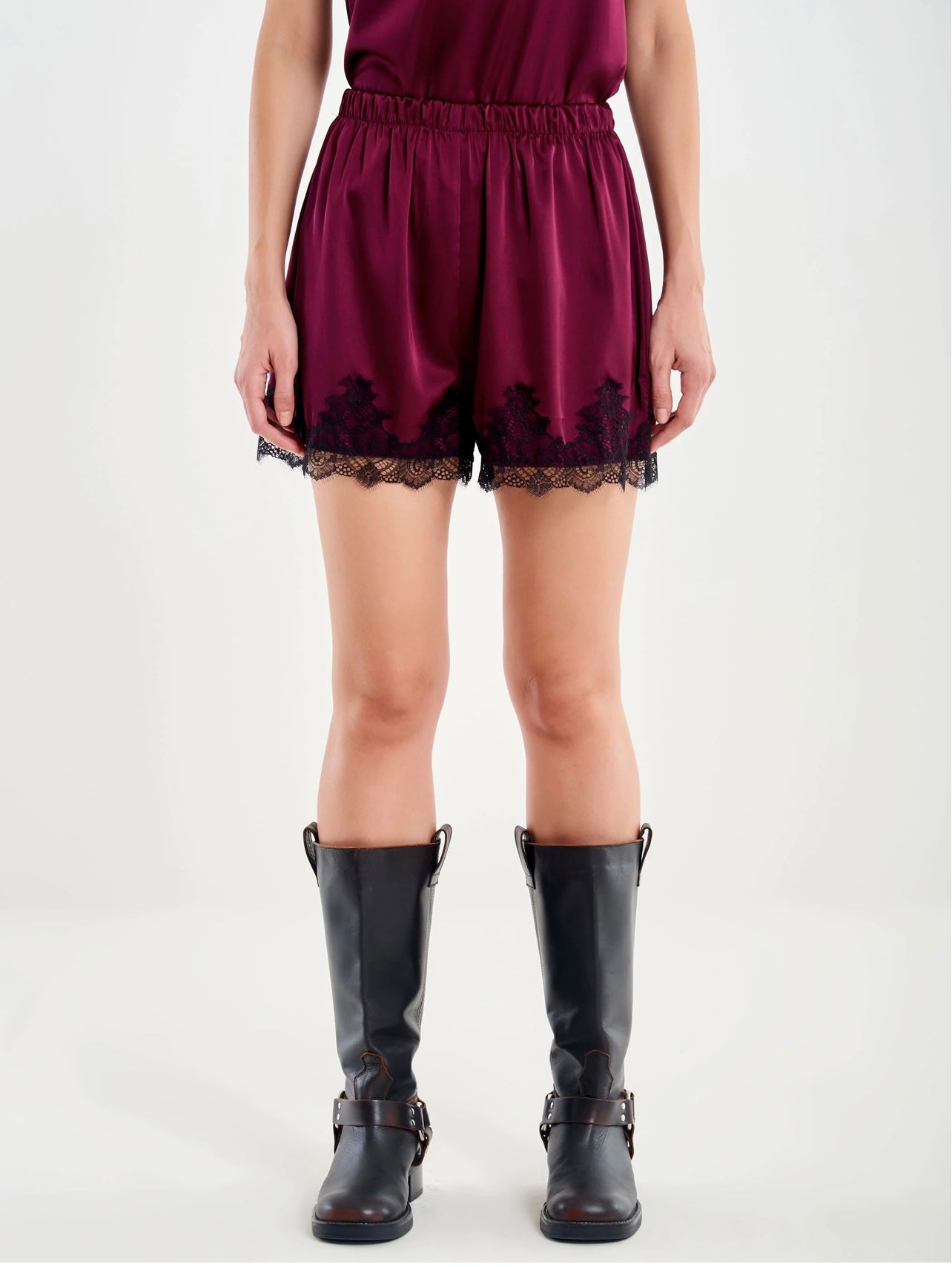 Short in raso con pizzo VICOLO art. TF1030 colore nero e bordeaux