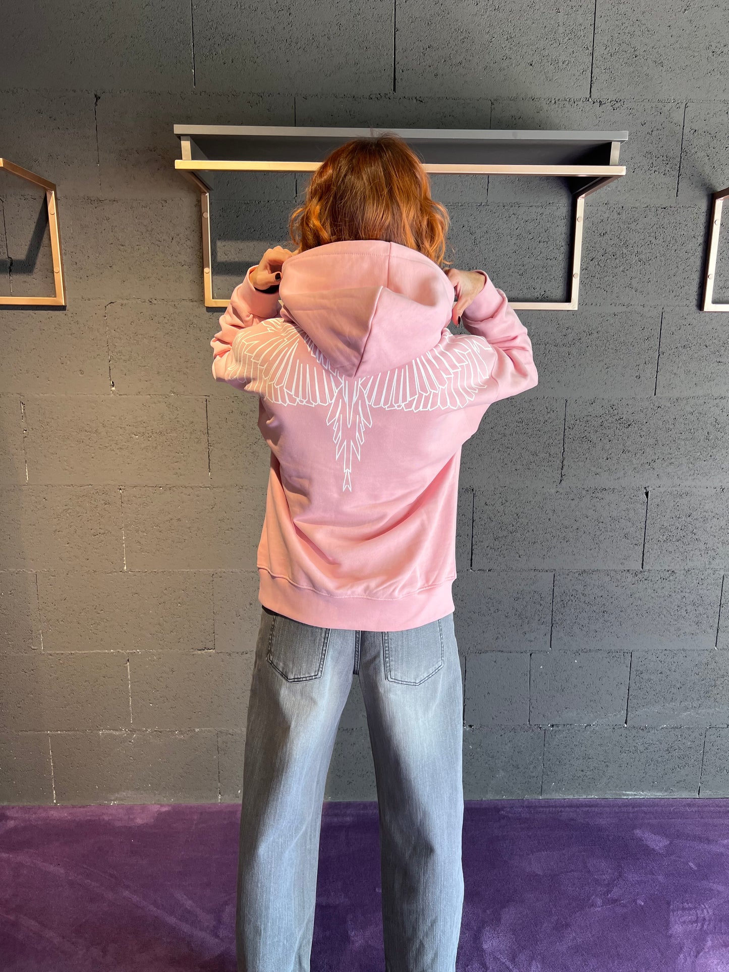 Felpa con cappuccio con logo iconico MARCELO BURLON art. 25ICM30013 colore nero e rosa