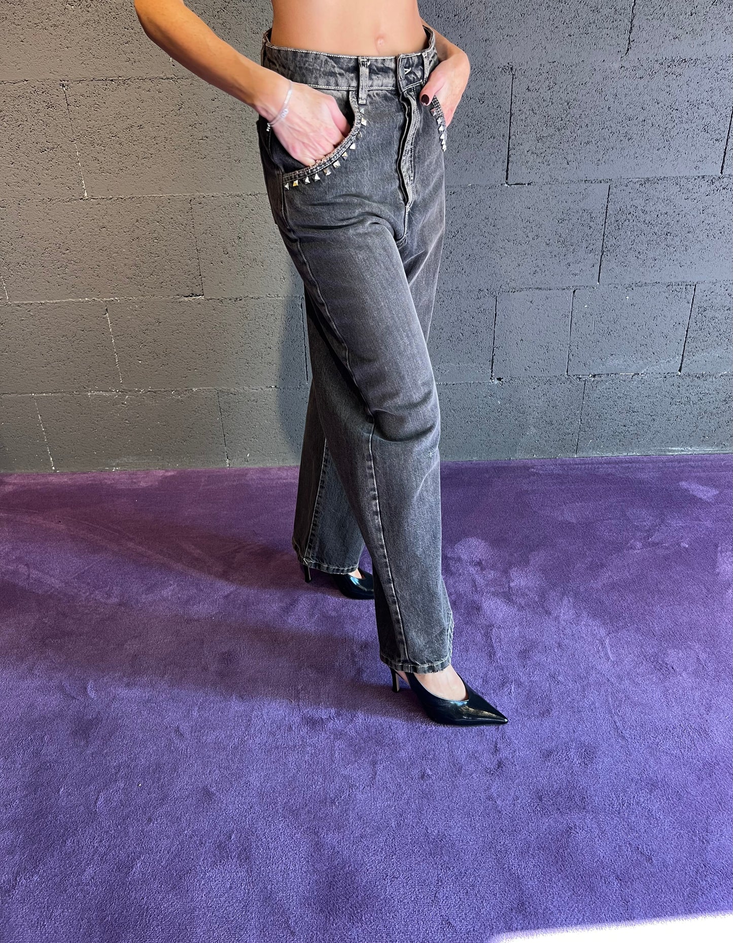Jeans con borchie tasca TENSIONE IN art. GLENDA-APP colore jeans