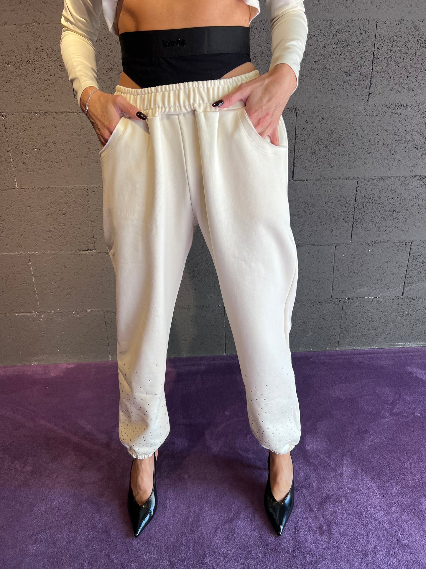 Pantalone in felpa con slip in vista e glitter sulla gamba DISCLAIMER art. 25IDS55309 colore panna e nero