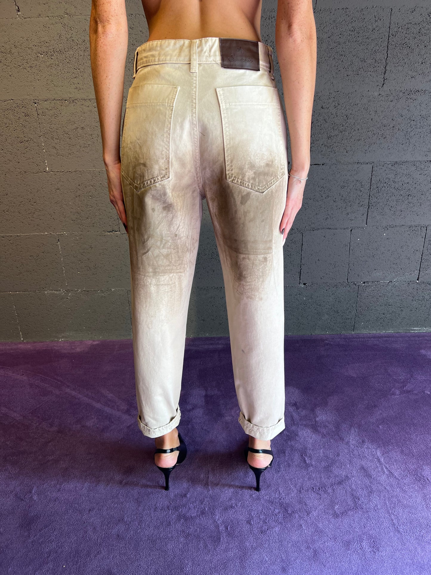Jeans spalmato con borchie SOUVENIR art. S38M0809 colore beige