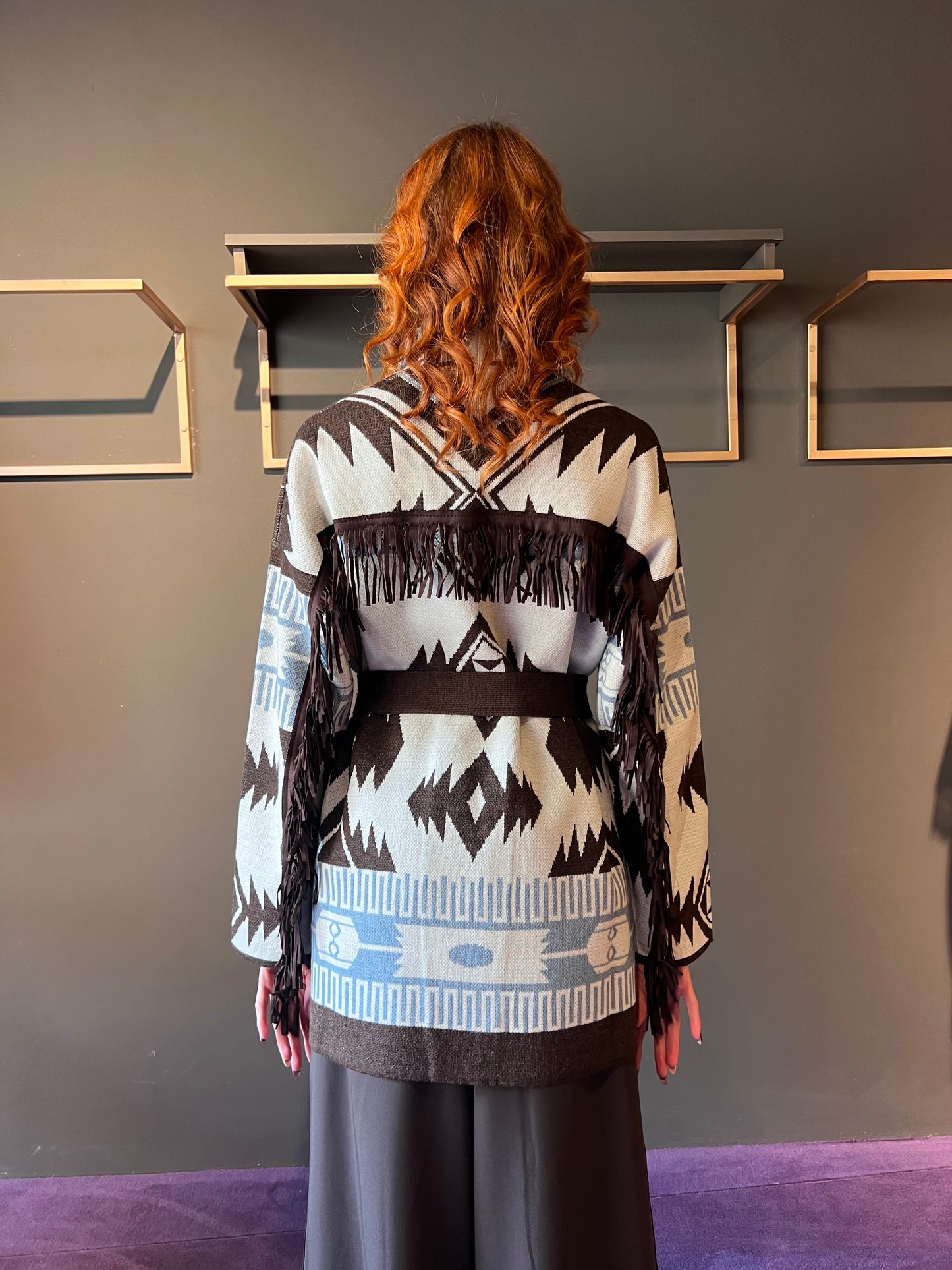 Cardigan con frangia fantasia , con cintura VICOLO art. 77190F colore nero e marrone