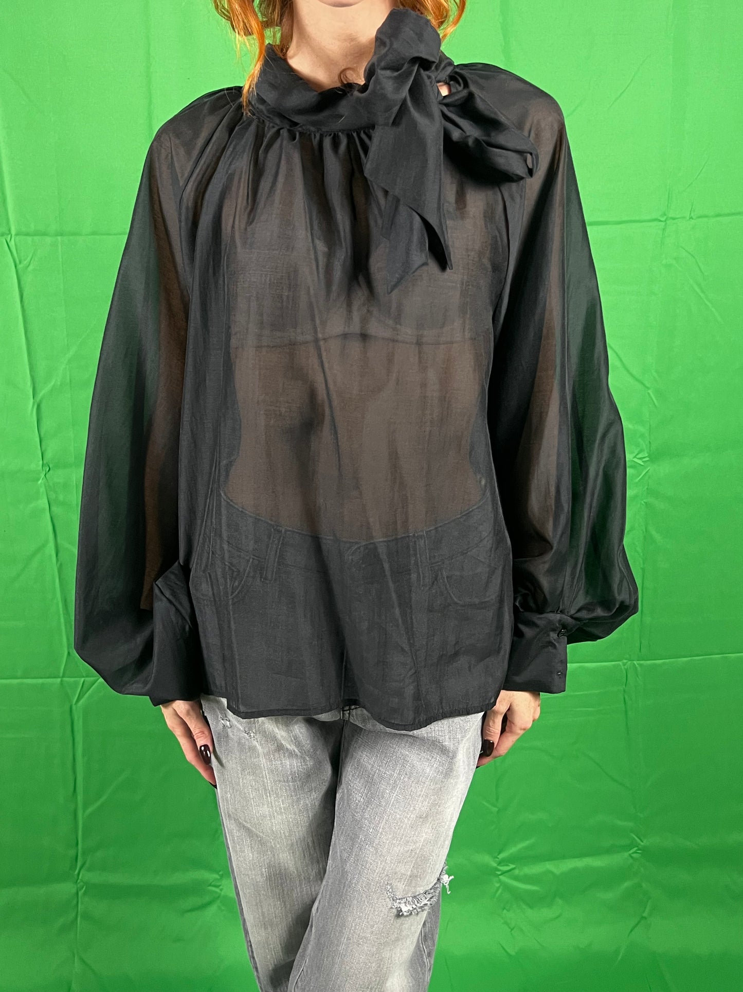 Camicia con fiocco modello over VICOLO art. TF0488 colore nero, bianco, marrone