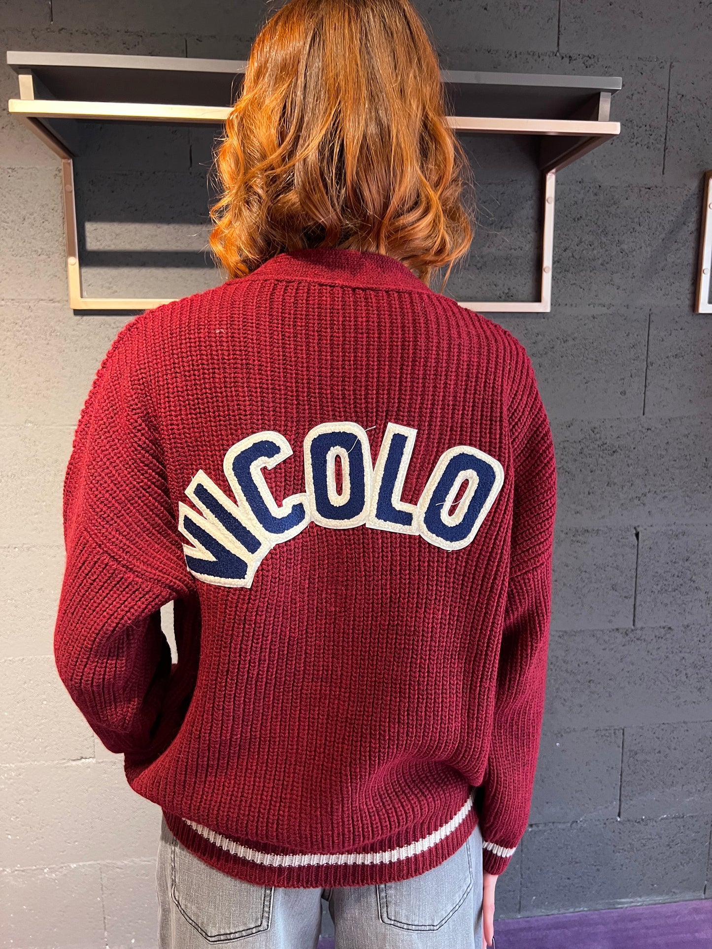 Cardigan con scritta logo dietro a coste larghe VICOLO art. 55072F colore bordeaux, grigio, verde