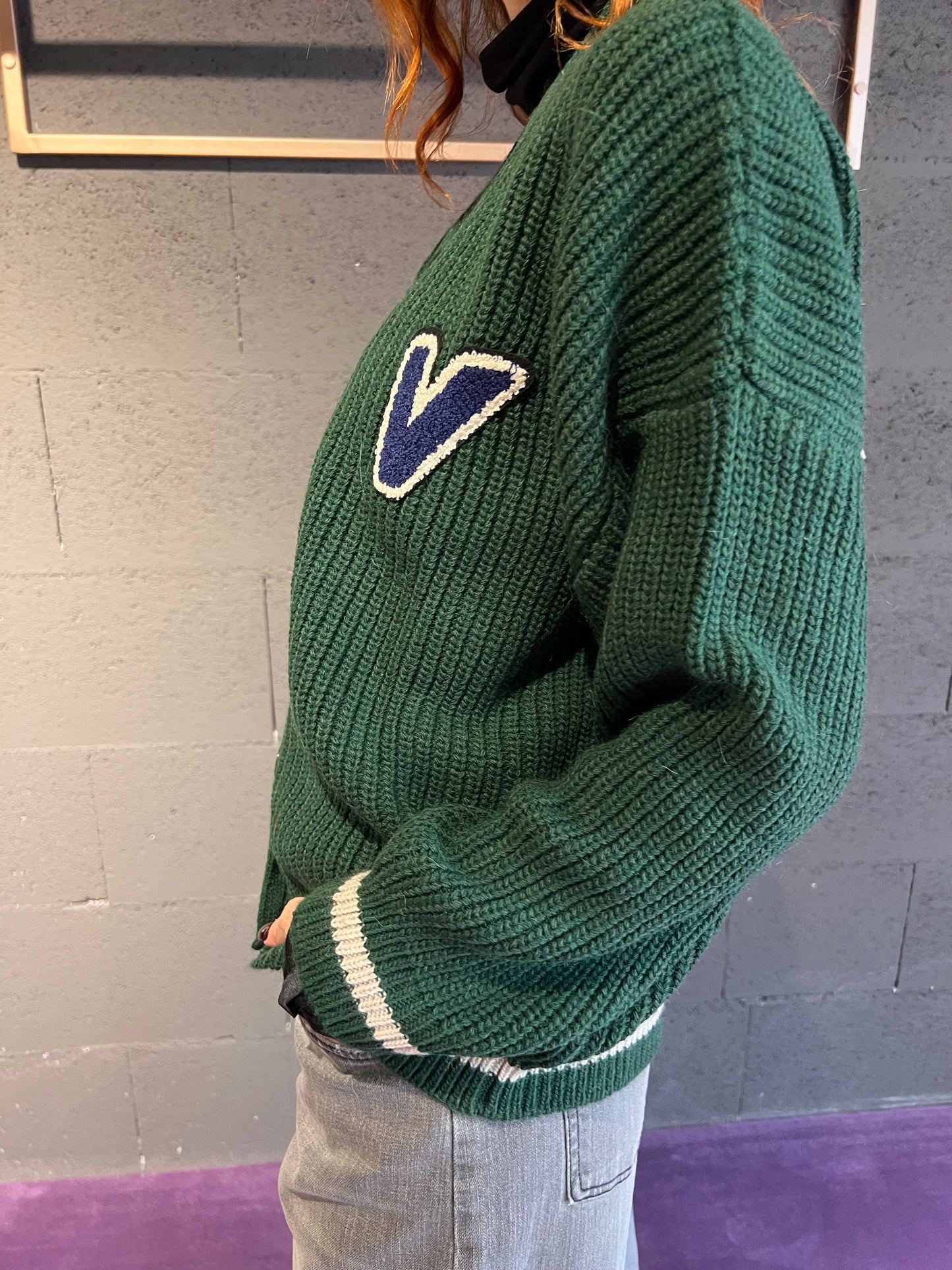 Cardigan con scritta logo dietro a coste larghe VICOLO art. 55072F colore bordeaux, grigio, verde