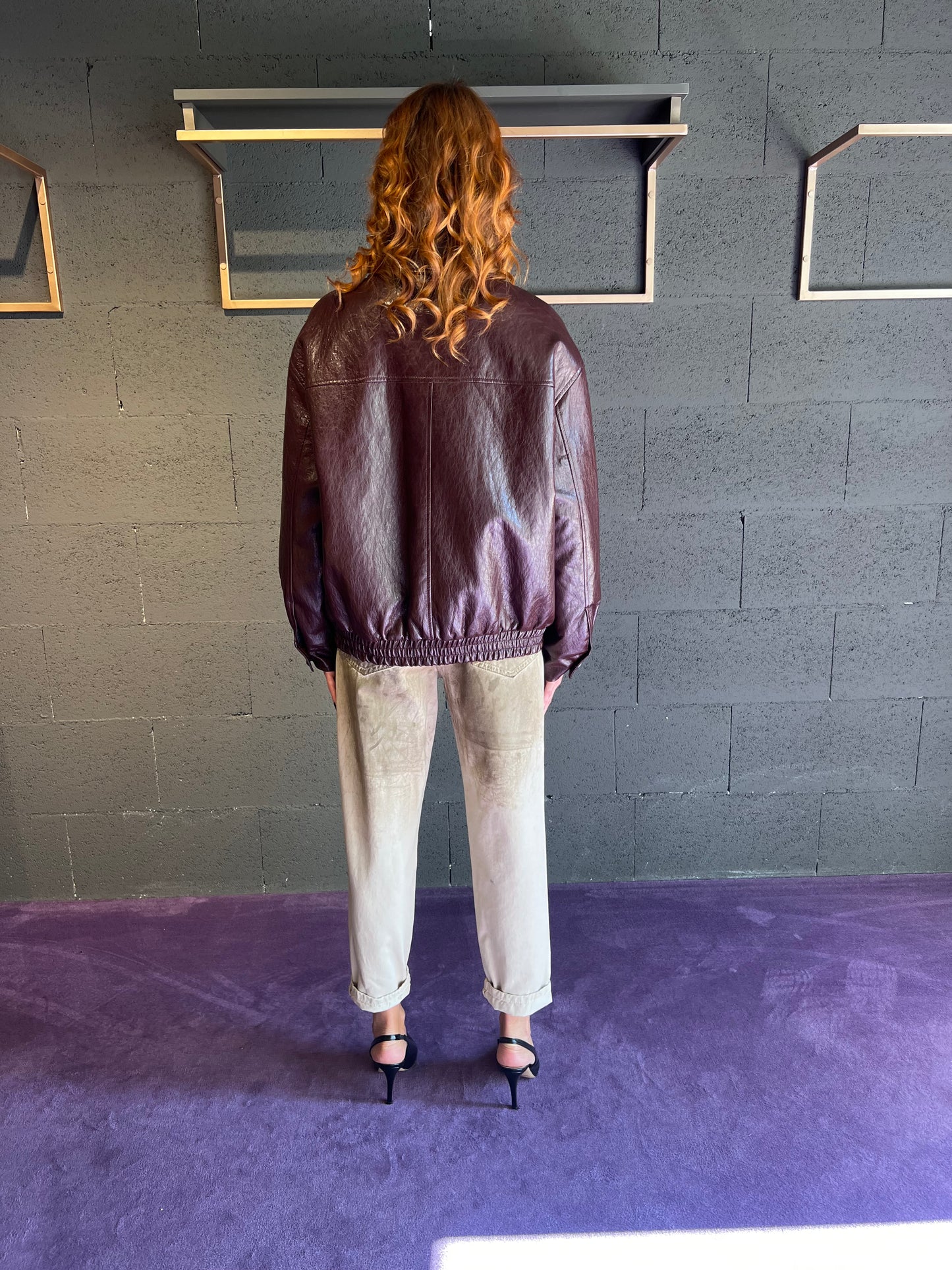 Bomber in vinile imbottito con tascone MOTEL art. 225165 colore nero e bordeaux