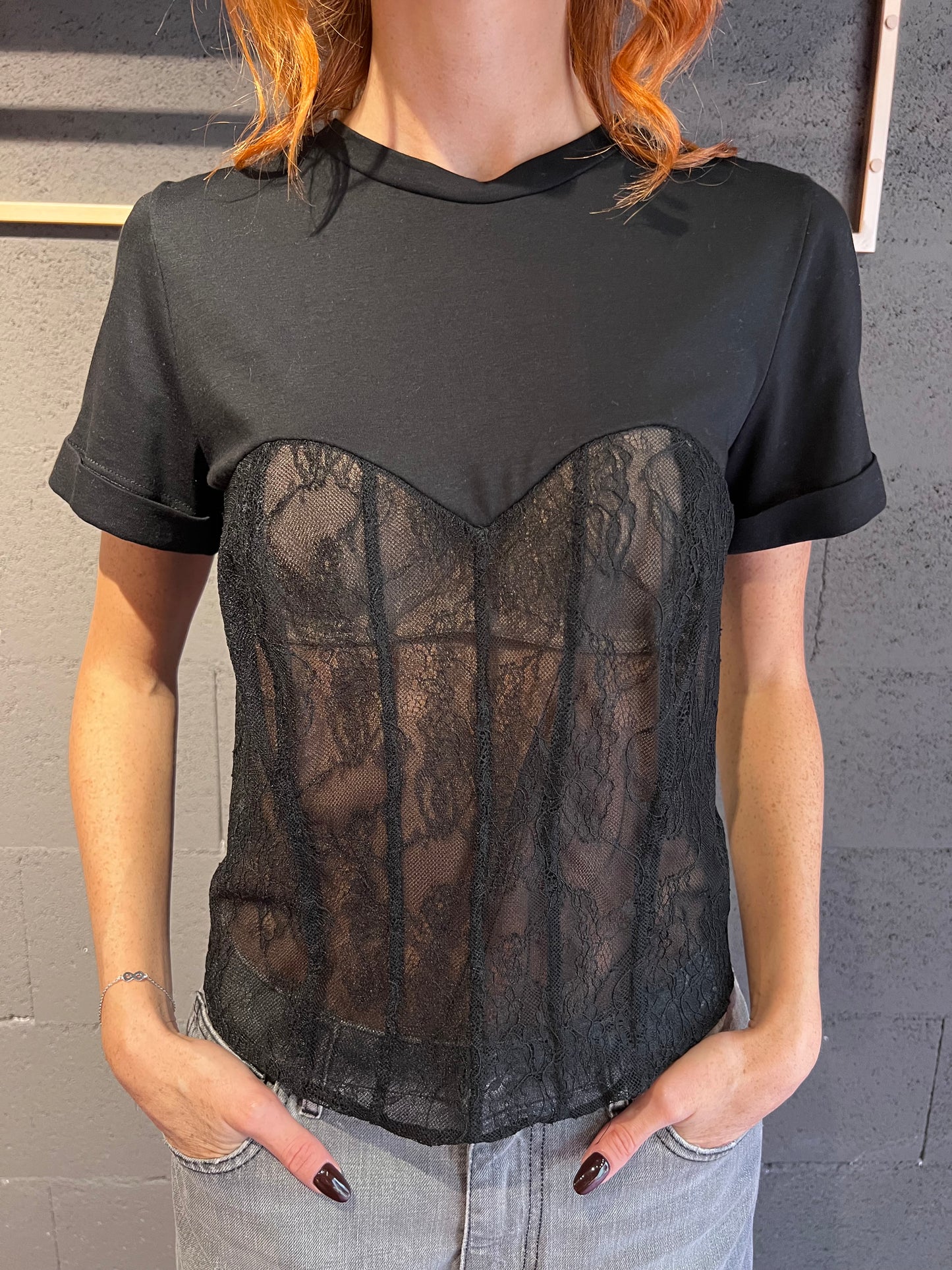 Tshirt con bustino in pizzo trasparente MOTEL art. W25M575 colore nero e bianco