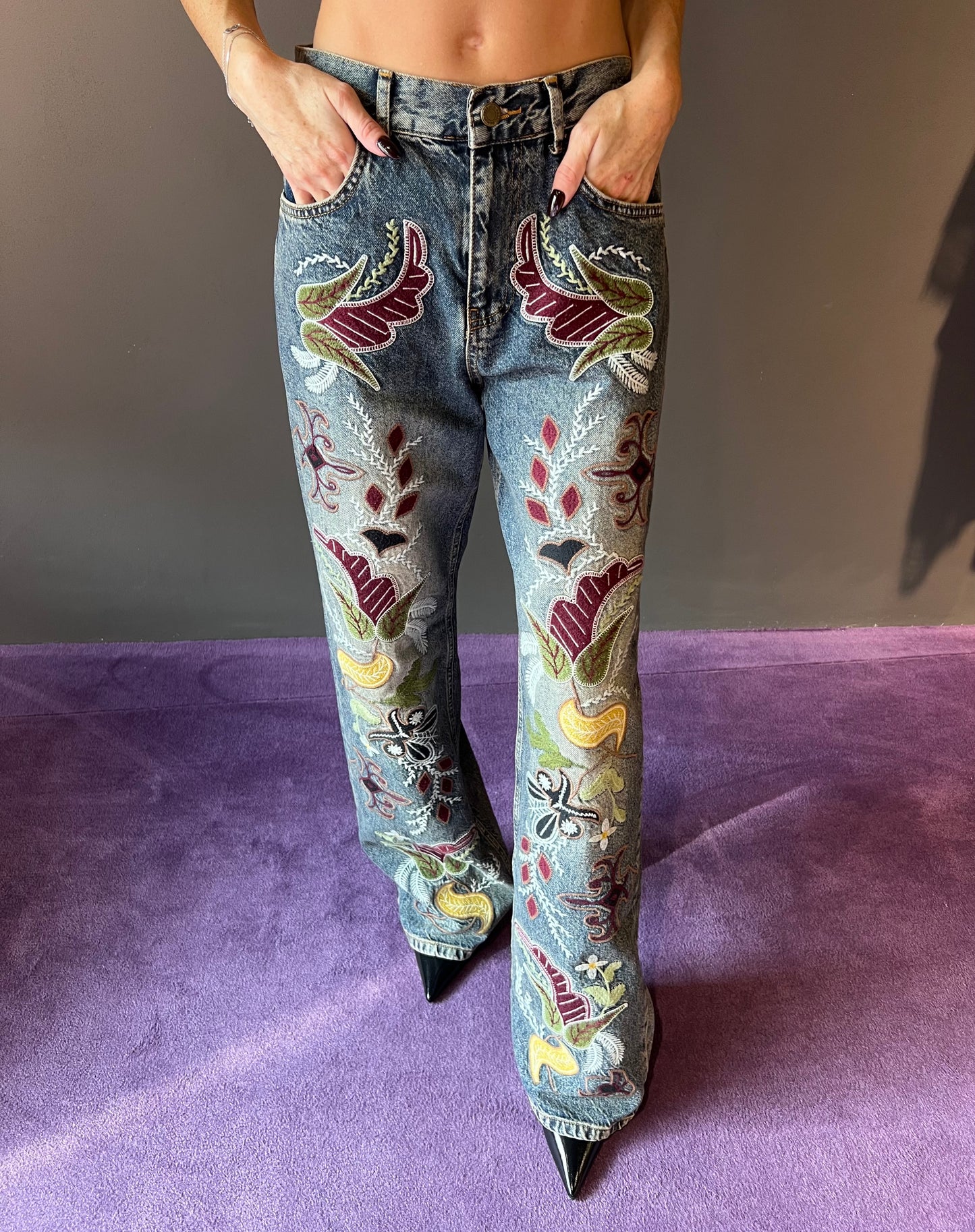 Jeans con ricami e toppe KONTATTO art. TU103N colore jeans
