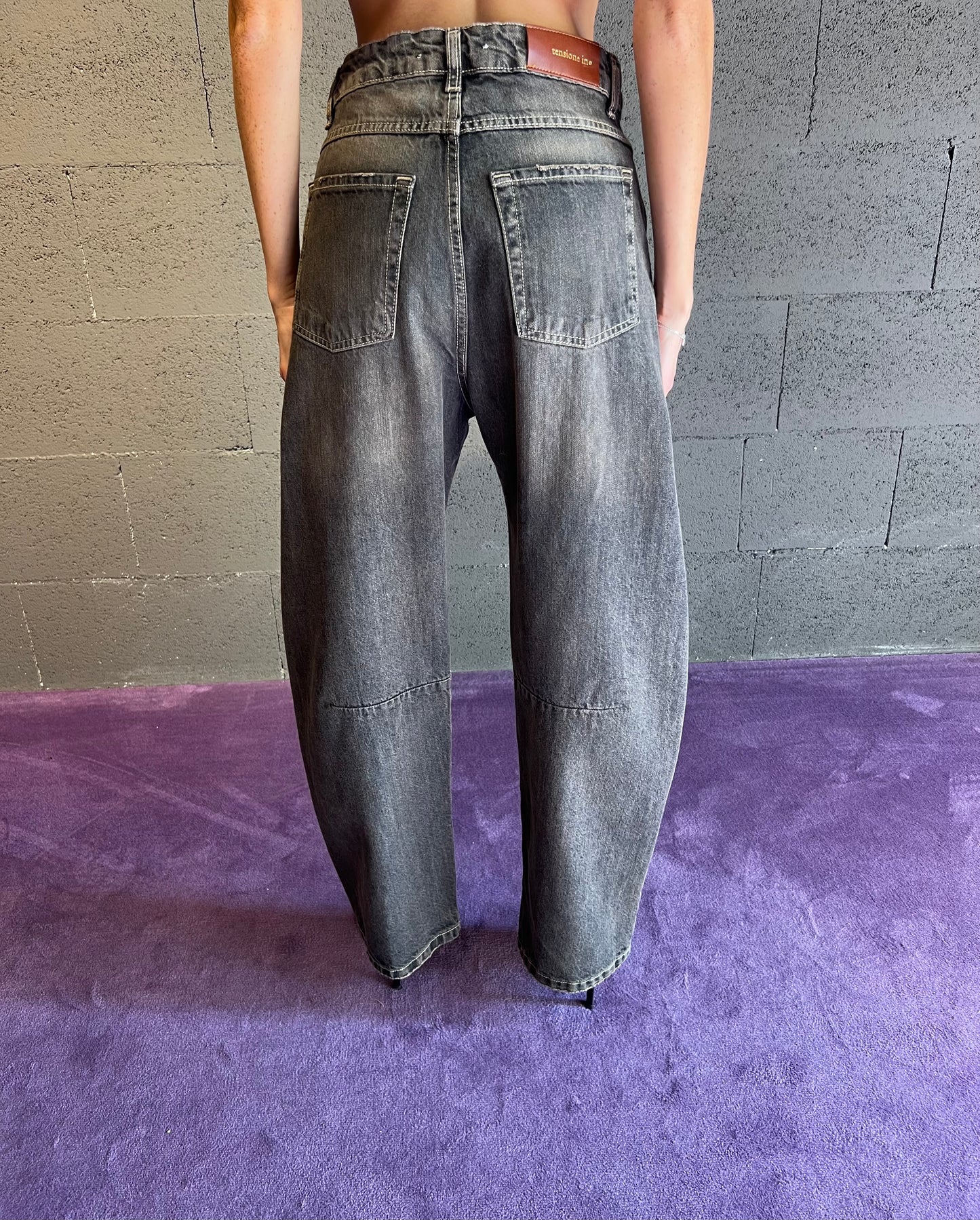 Jeans con borchie tasca TENSIONE IN art. GLENDA-APP colore jeans