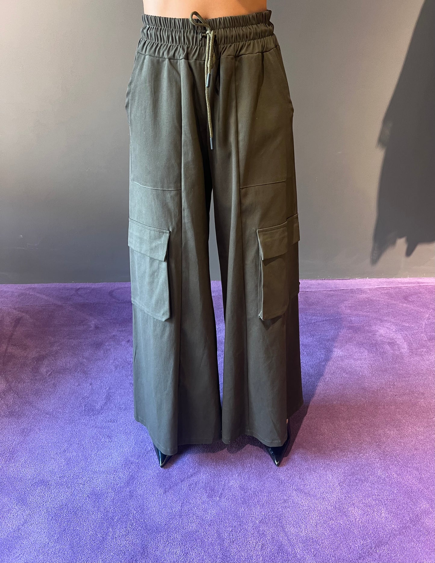 Pantalone ampio con tasche e coulisse HAVEONE art. PMA-P205 colore verdone