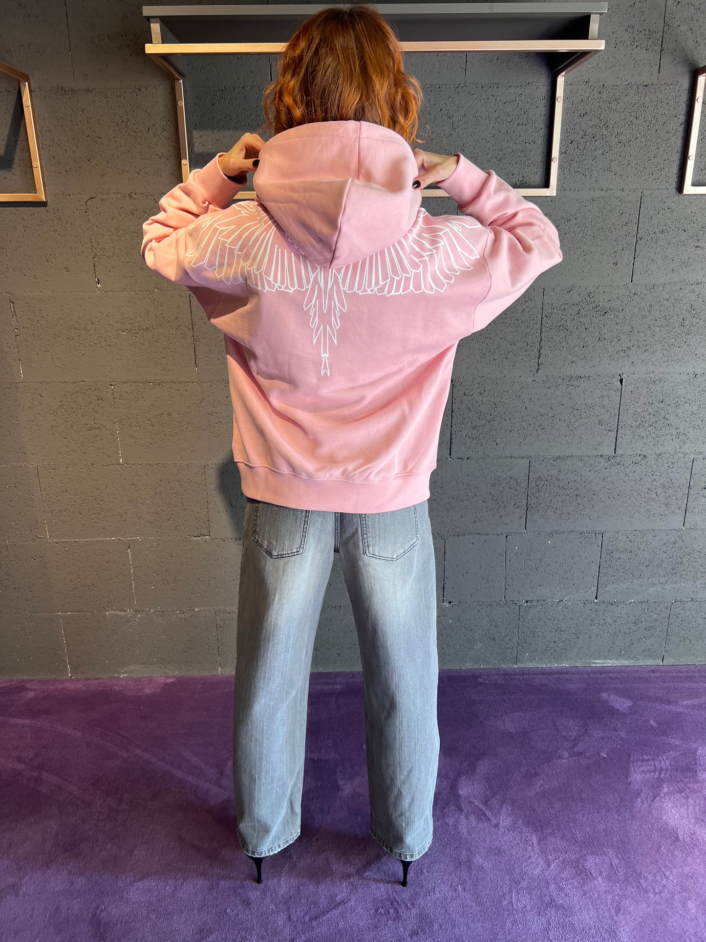 Felpa con cappuccio con logo iconico MARCELO BURLON art. 25ICM30013 colore nero e rosa
