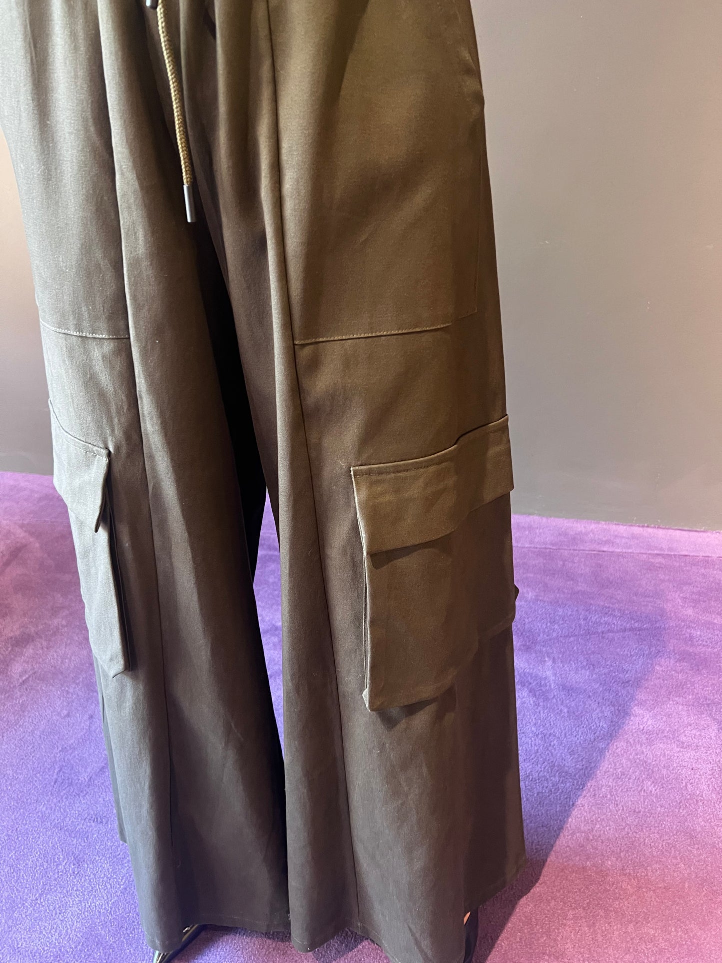Pantalone ampio con tasche e coulisse HAVEONE art. PMA-P205 colore verdone