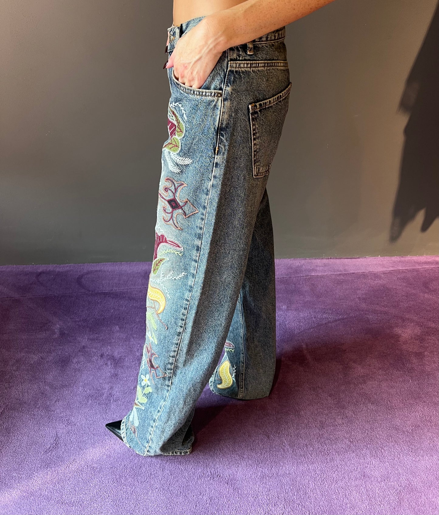 Jeans con ricami e toppe KONTATTO art. TU103N colore jeans