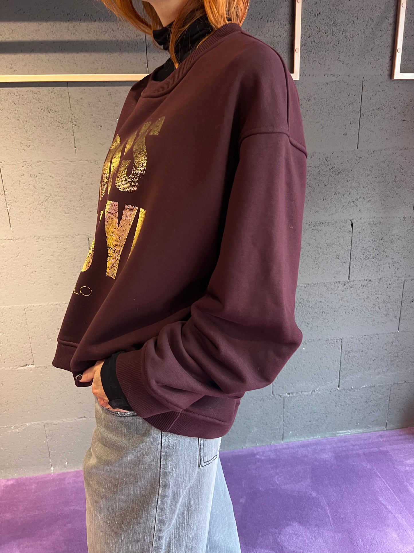 Felpa over con scritta oro VICOLO art. RF0380 colore bordeaux