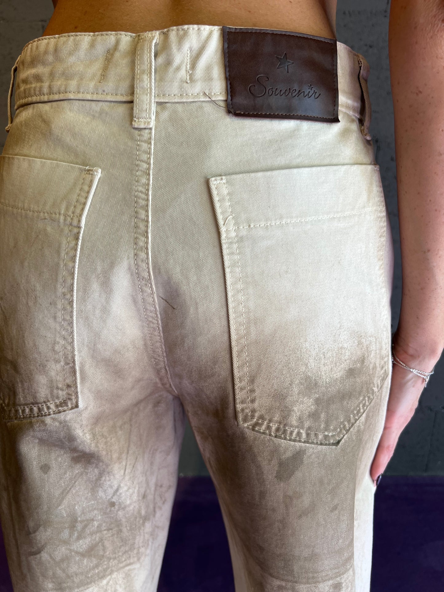 Jeans spalmato con borchie SOUVENIR art. S38M0809 colore beige