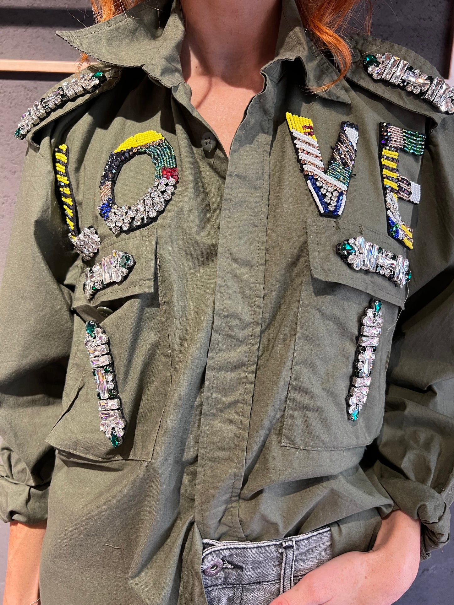Giacca/camicia con tasconi e perline e pietre TENSIONE IN art. 37355 colore militare