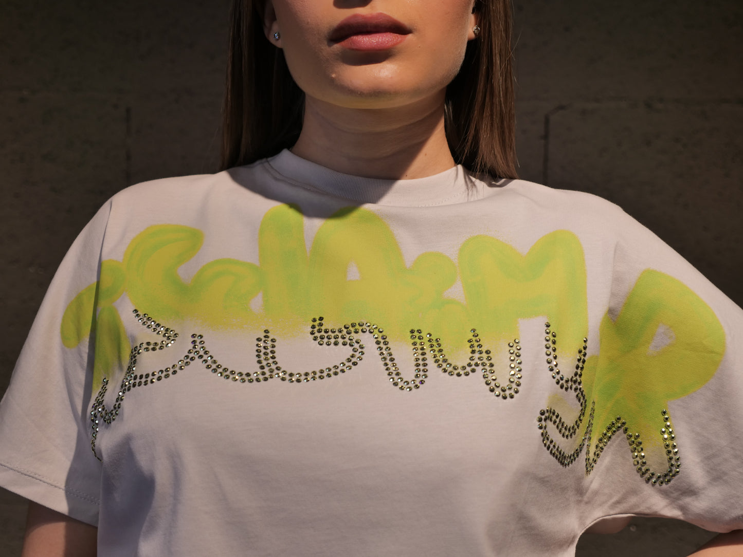 T-shirt over con scritta logo in strass DISCLAIMER art. 26EDS55666 colore ghiaccio e nero
