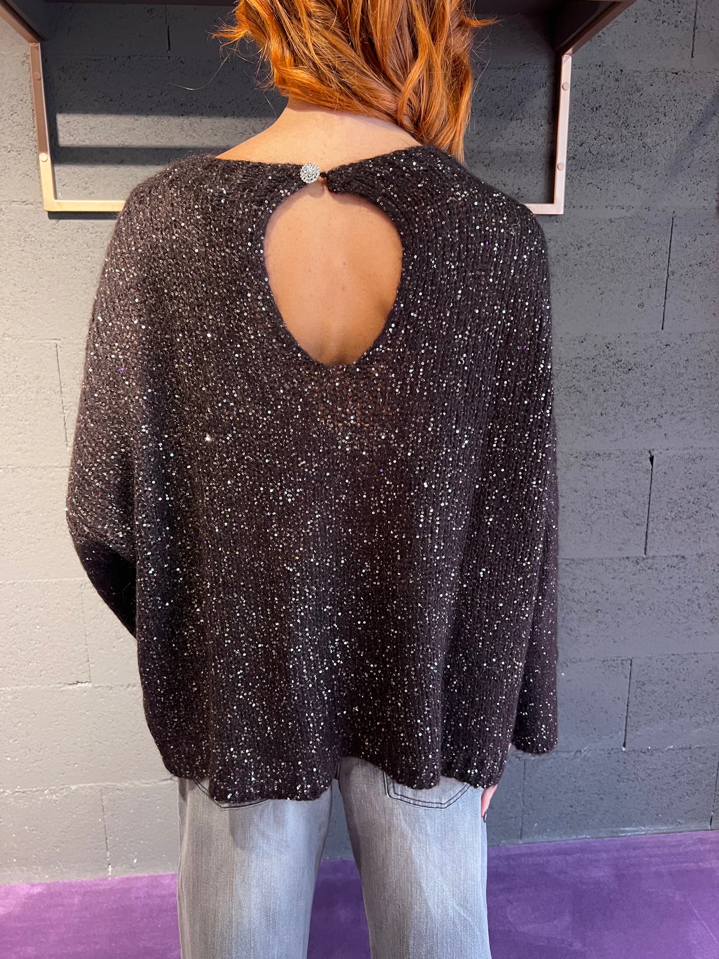 Maglione con brillantini con apertura dietro TENSIONE IN art. MHP520 colore bordeaux, verde, marrone