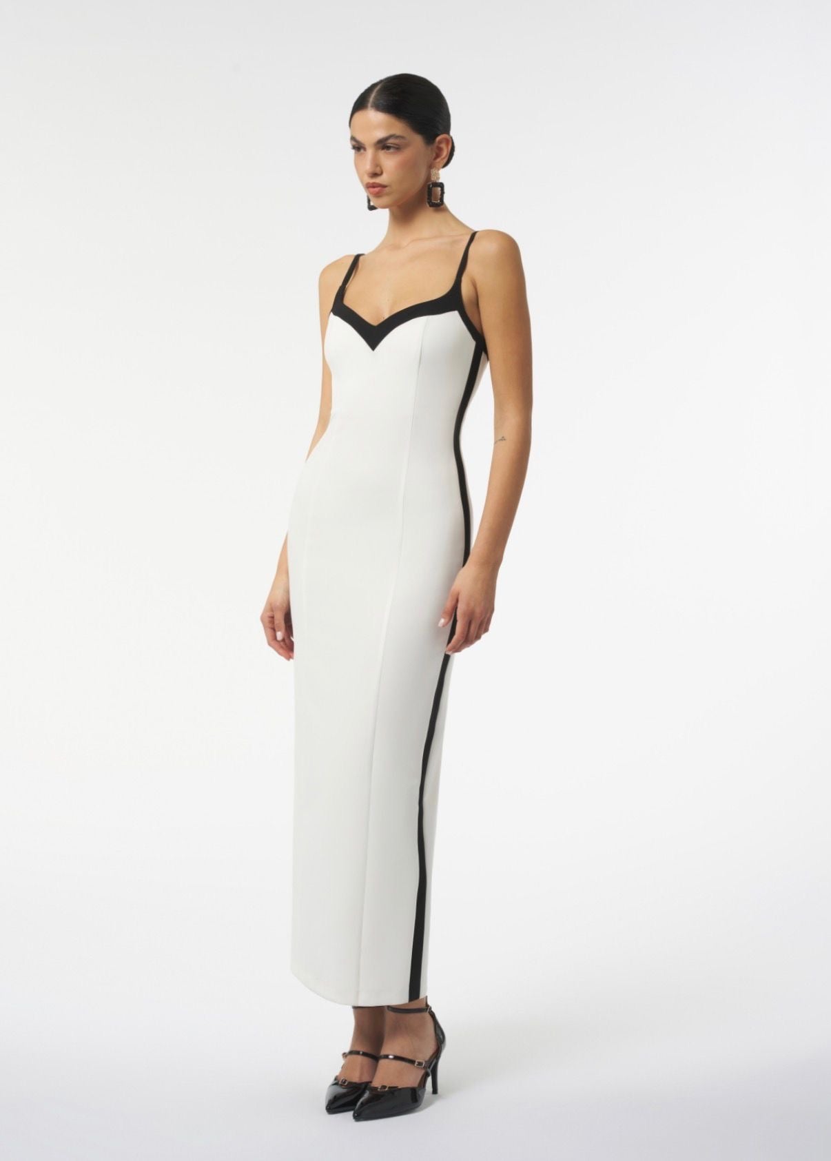 Abito lungo, tubino, con spacco dietro , bicolor SILENCE art. AB4227 colore nero e bianco