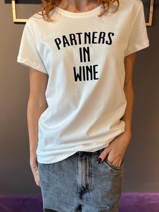Tshirt regular con scritta nera "partners in wine" VICOLO art. RF0256 colore panna