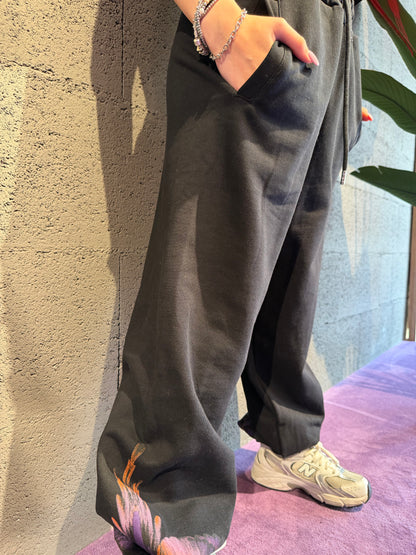 Pantalone in felpa con stampa ed elastico sotto COUNTY OF MILAN art. 26ECM30107 colore nero e grigio