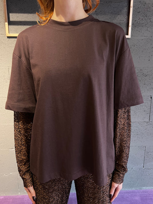 Tshirt con manica in pailettes TENSIONE IN art. FW250004 colore marrone