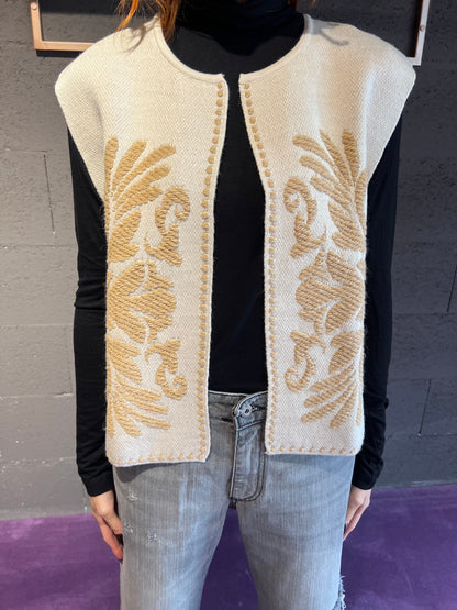 Gilet apeeto con ricamo damascato TENSIONE IN art. W5HMG35A400 colore panna e marrone