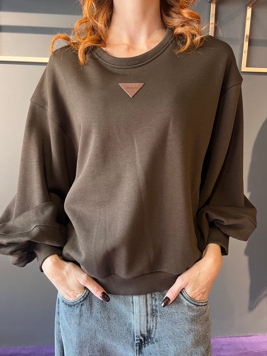 Felpa over con dettaglio triangolo in ecopelle VICOLO art. TF0821 colore nero e marrone