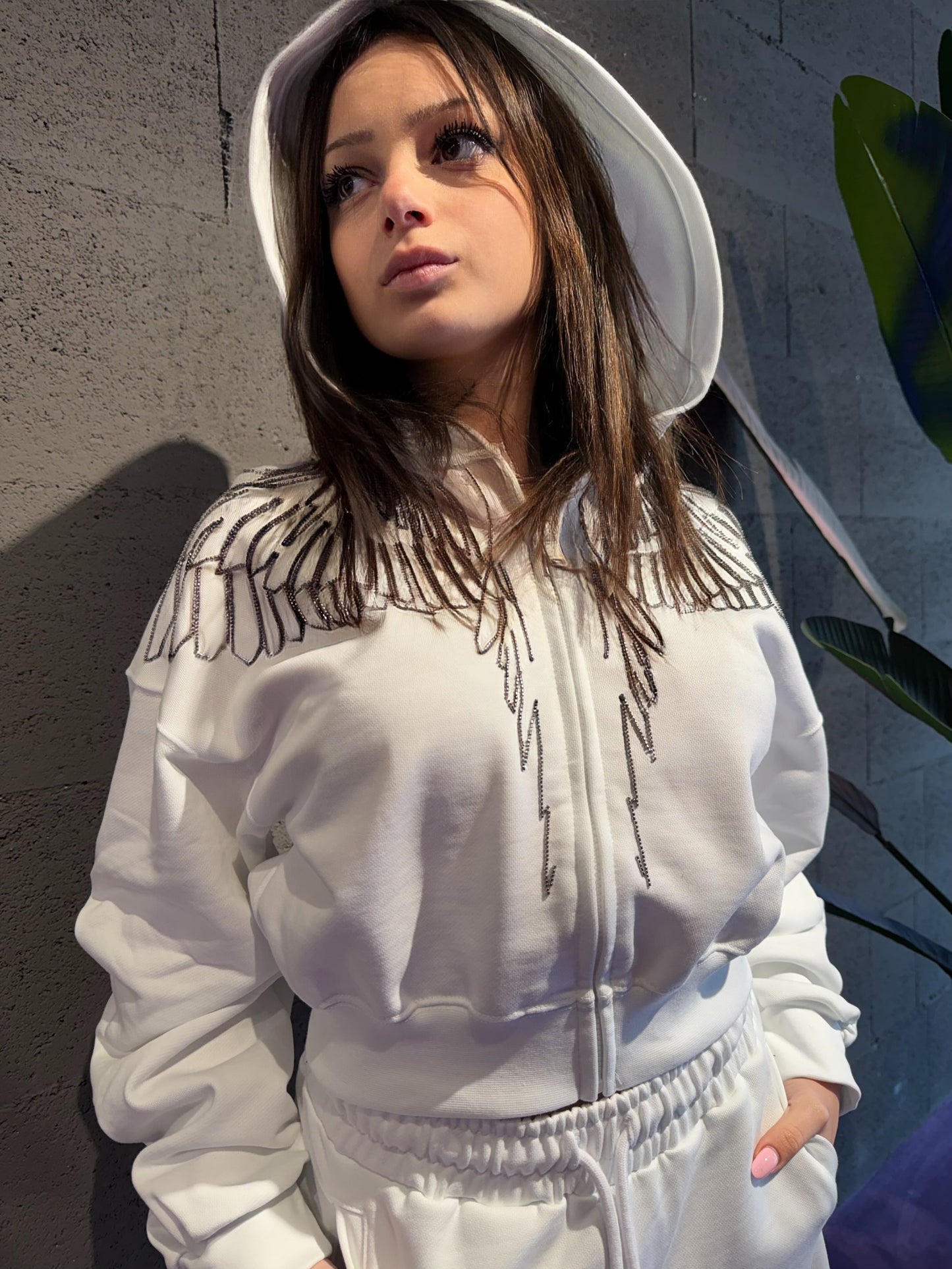 Felpa fullzip con cappuccio e ricamo perline COUNTY OF MILAN art.26ECM30123 colore nero e bianco