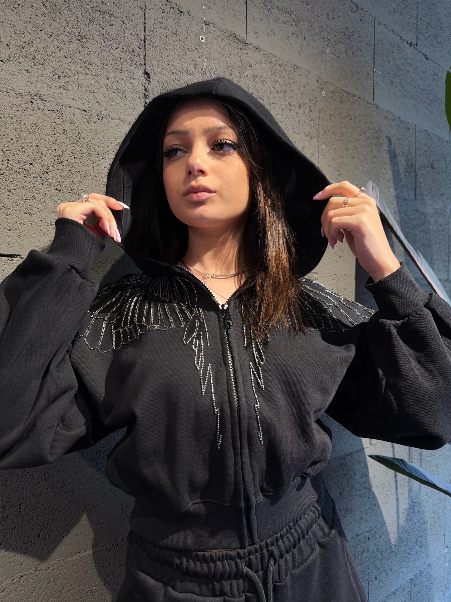 Felpa fullzip con cappuccio e ricamo perline COUNTY OF MILAN art.26ECM30123 colore nero e bianco