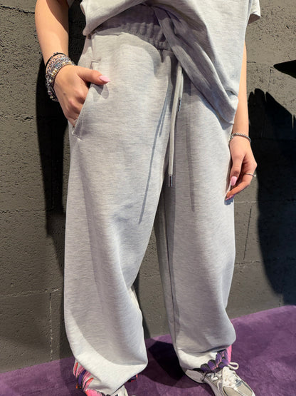 Pantalone in felpa con stampa ed elastico sotto COUNTY OF MILAN art. 26ECM30107 colore nero e grigio