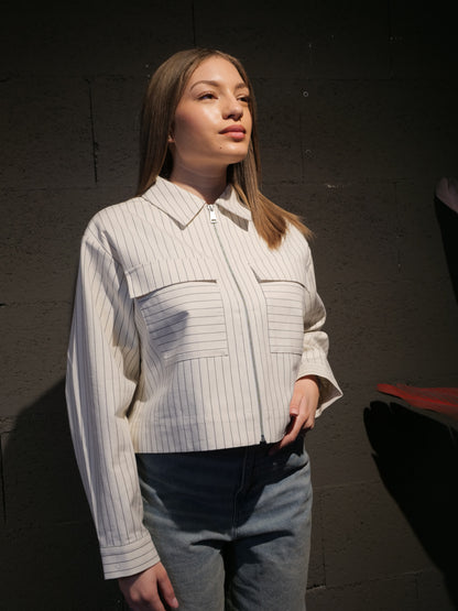 Giubbino crop con ricamo in perline dietro CKS art. 312856 colore bianco