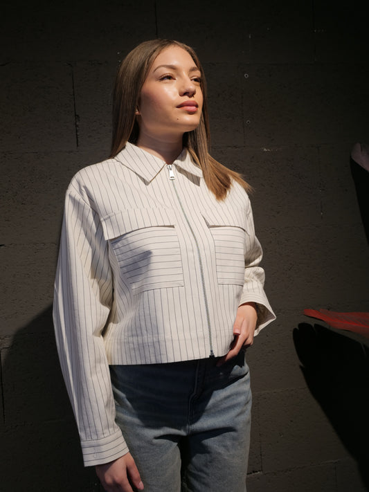Giubbino crop con ricamo in perline dietro CKS art. 312856 colore bianco