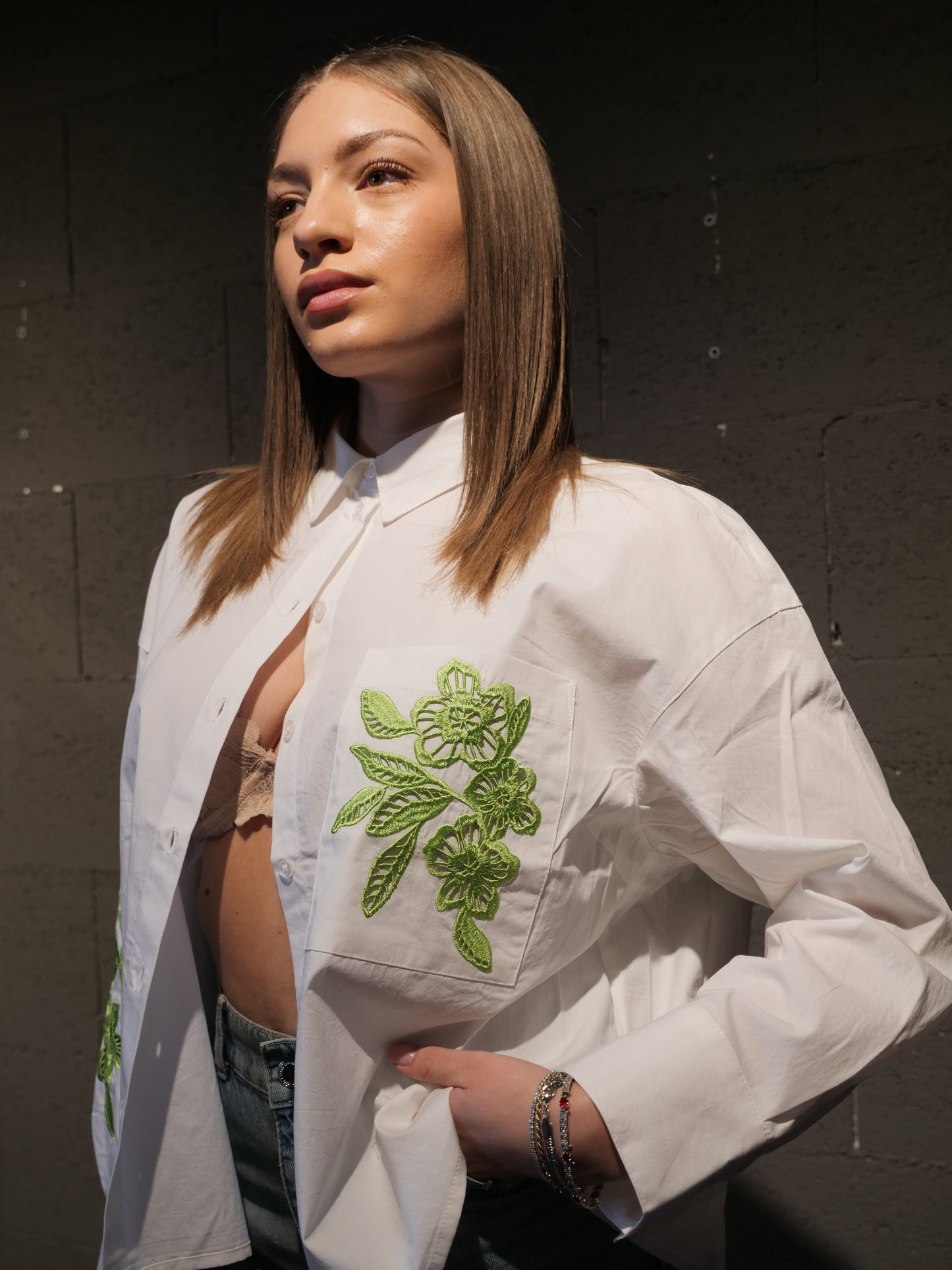 Camicia in cotone over con ricamo CKS art. 312843 colore bianco